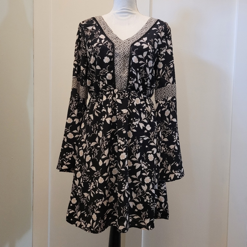 Maurices small boho bell sleeve midi dress v-neck floral tie back.